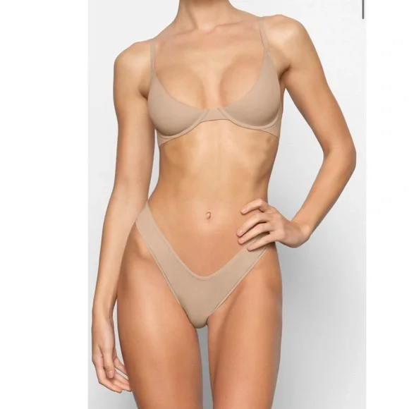 NWT SKIMS T-Shirt Bra Bundle (original and plunge) 32D - Picture 6 of 11